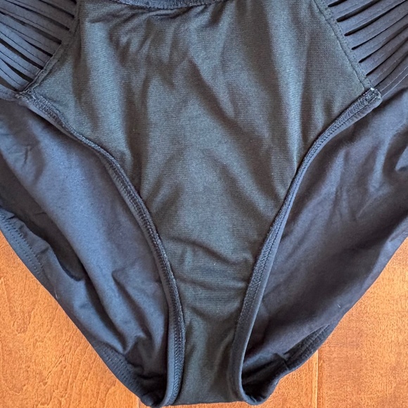 Kenneth Cole Black Strappy Cutout One-Piece Swimsuit XL Black - Picture 9 of 13